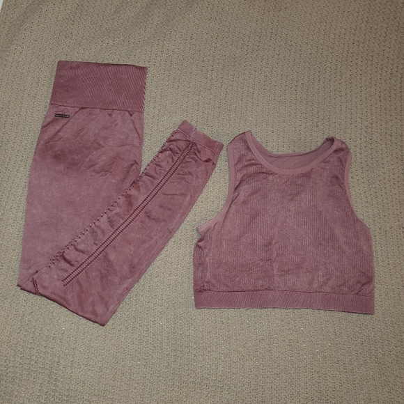 Dusty Rose Detailed Seamless Yoga Set - Picture 1 of 12